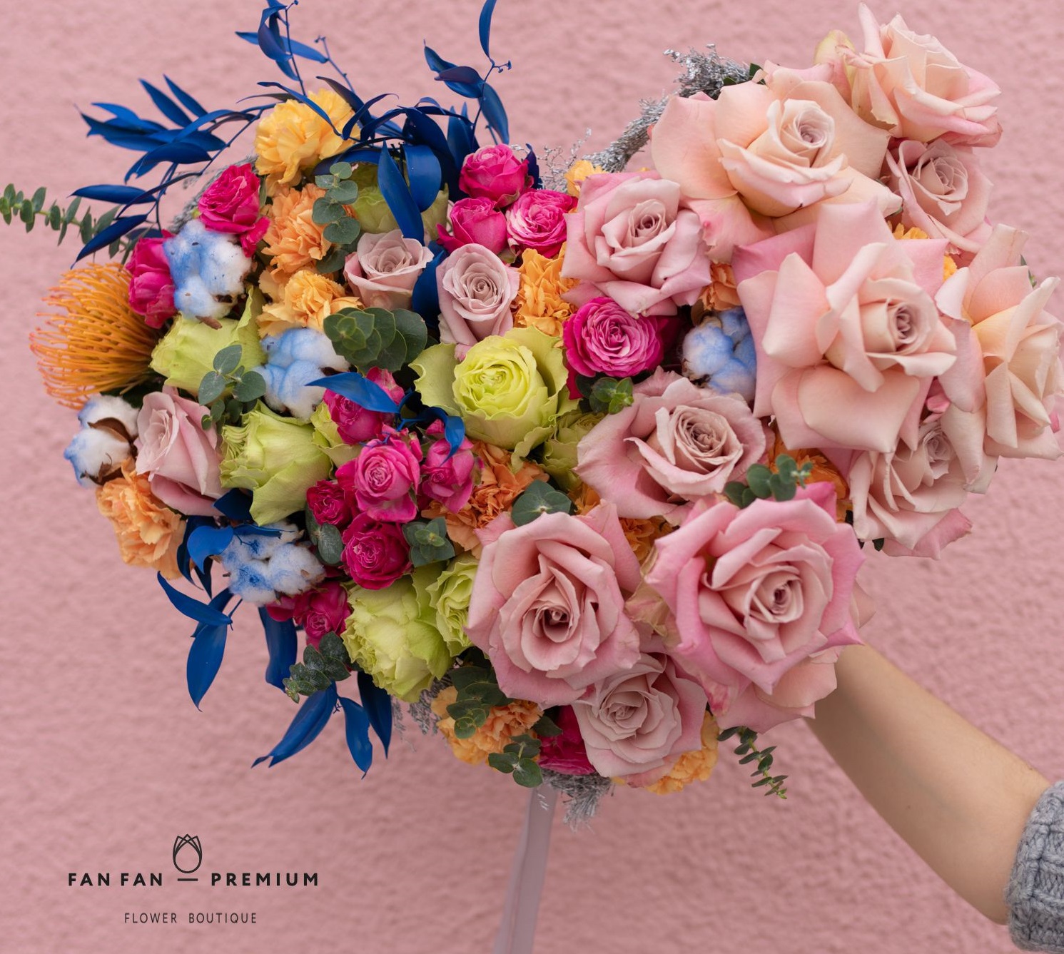 Костюмированная доставка цветов в тюмени свадебные букеты на рижской