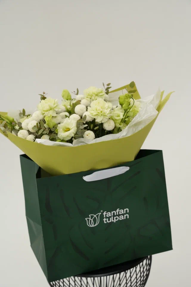 Букет с зелеными гвоздиками Шепот зелени