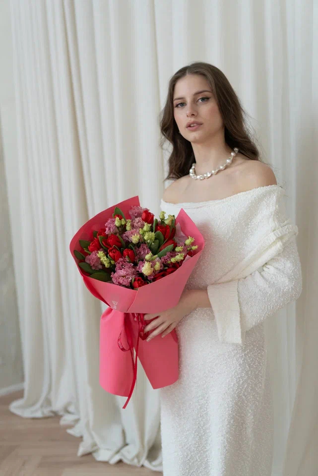 Букет тюльпанов и эустомы Взаимная любовь