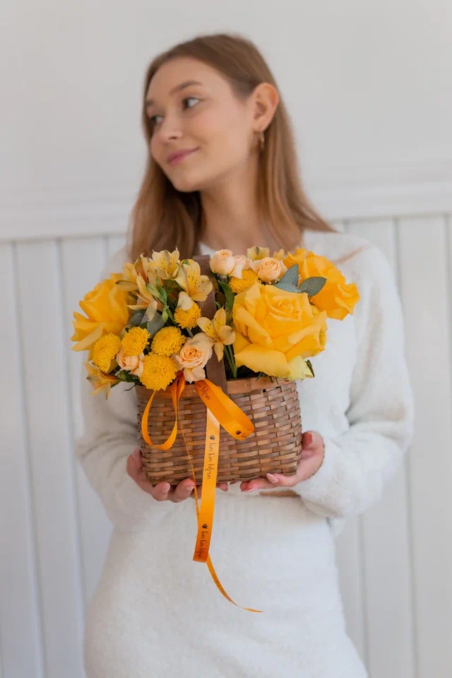 Корзина с цветами Манго