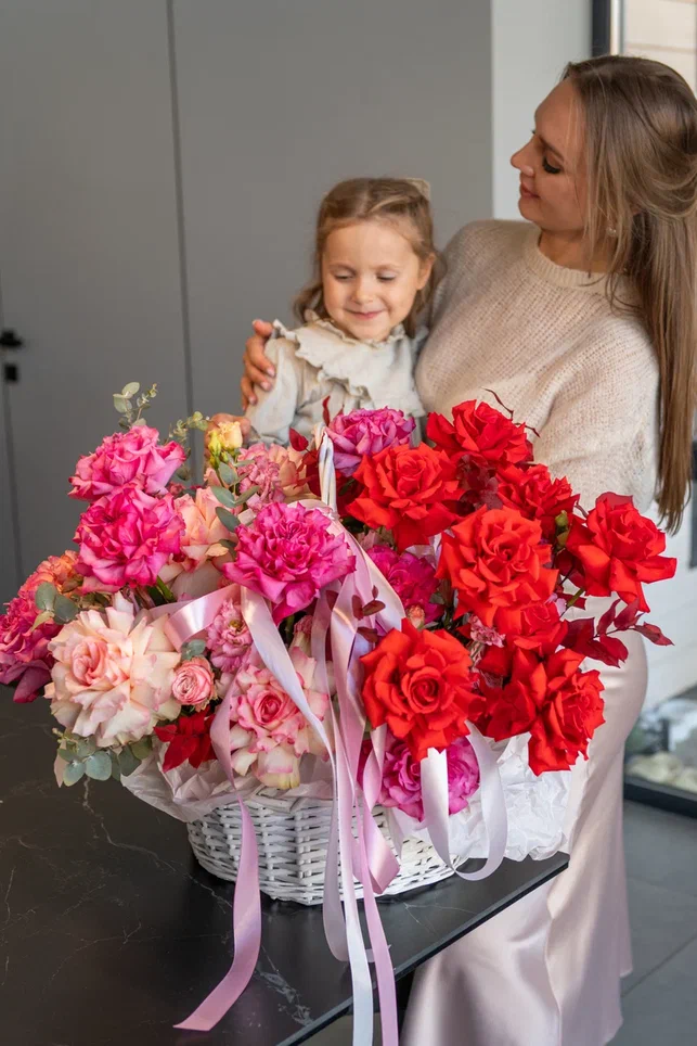 Большая Корзина с цветами Гармония оттенков