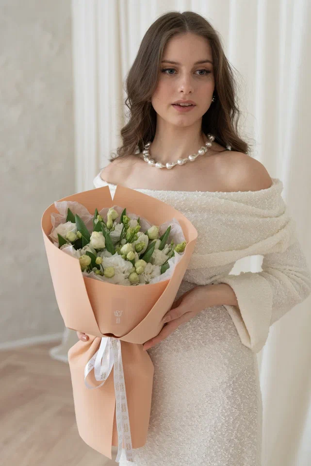 Букет тюльпанов и эустомы  Карамельный латте