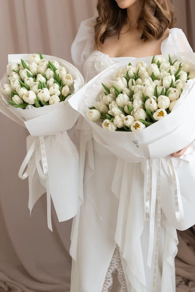 Букет с  тюльпанами  Белый лен