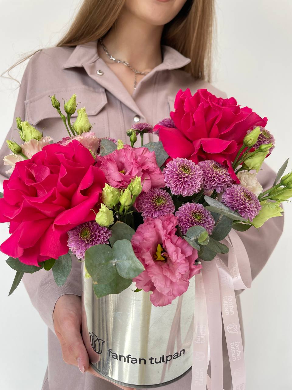 Композиция с розами и эустомой Грация 